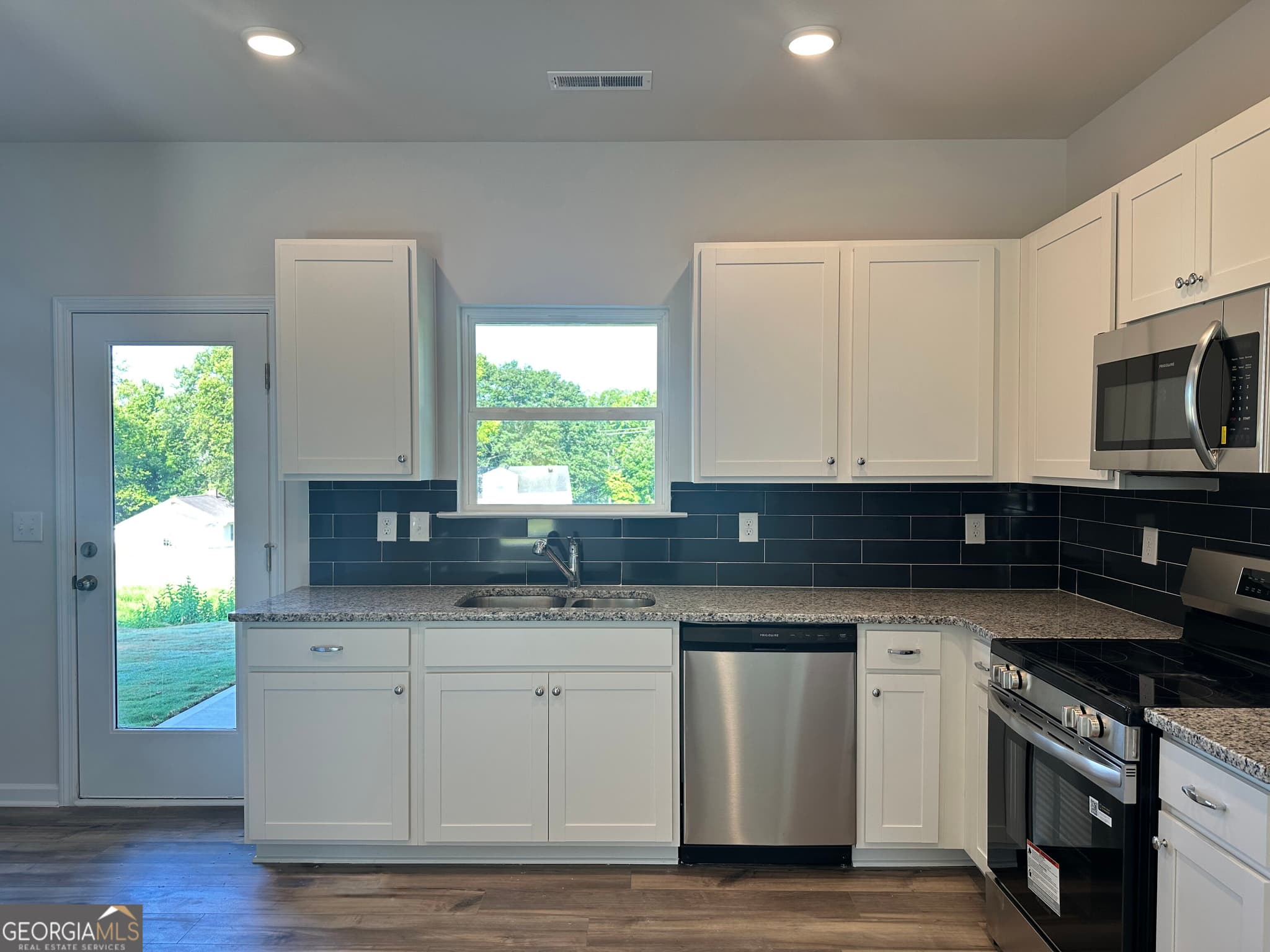 3 bedroom, 2.5 bathroom, 1,214 sq ft single family residence for sale at 21 Cove Lane, Ringgold, GA 30736 — photo 3
