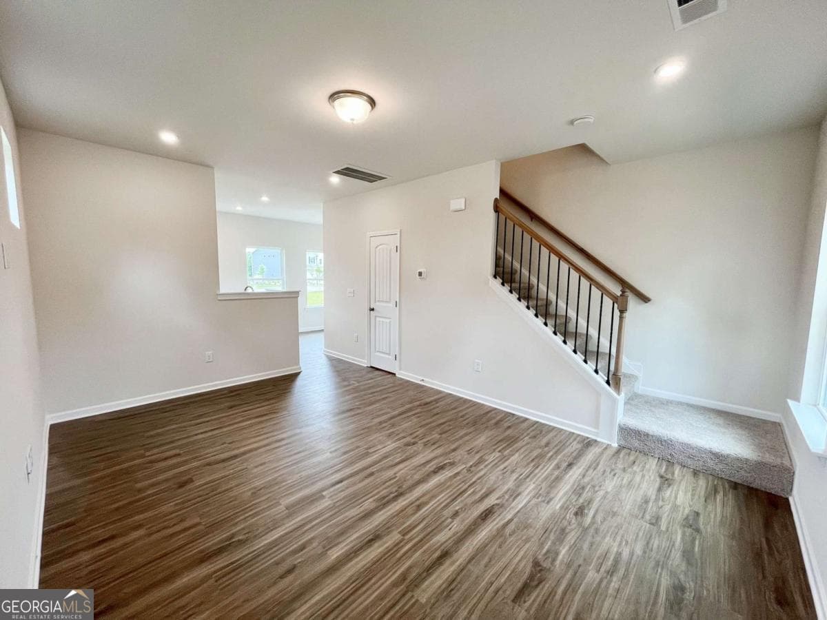 3 bedroom, 2.5 bathroom, 1,214 sq ft single family residence for sale at 21 Cove Lane, Ringgold, GA 30736 — photo 4