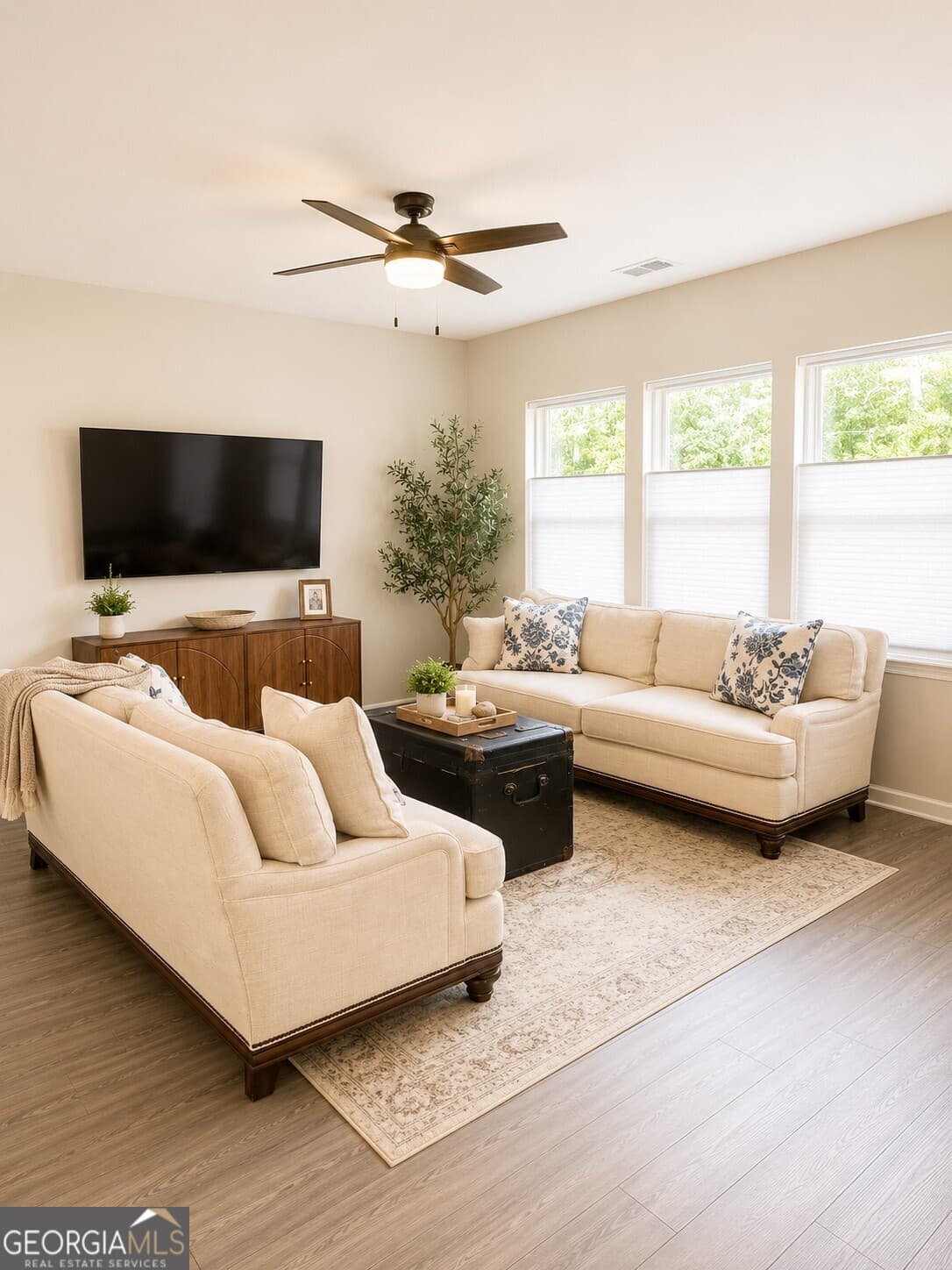3 bedroom, 2.5 bathroom, 1,882 sq ft townhouse for sale at 2009 Lanier Harbor Point, Buford, GA 30518 — photo 7