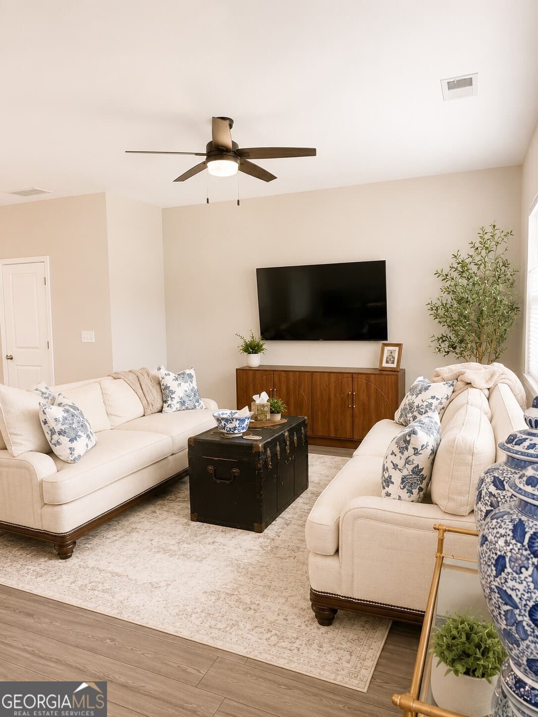 3 bedroom, 2.5 bathroom, 1,882 sq ft townhouse for sale at 2009 Lanier Harbor Point, Buford, GA 30518 — photo 8