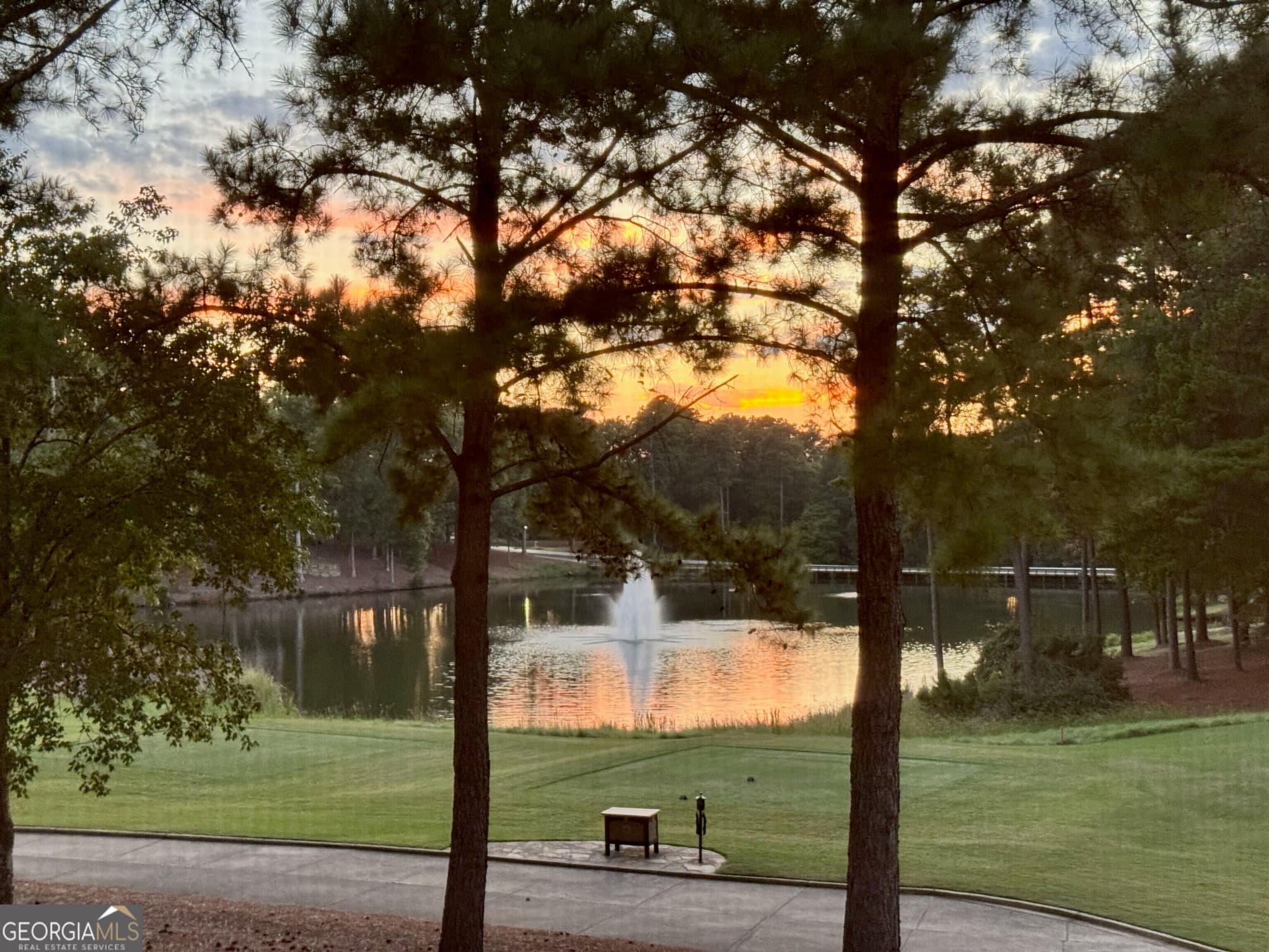 4 bedroom, 4 bathroom, 4,450 sq ft single family residence for sale at 1011 Olde Chapel Lane, Greensboro, GA 30642 — photo 3
