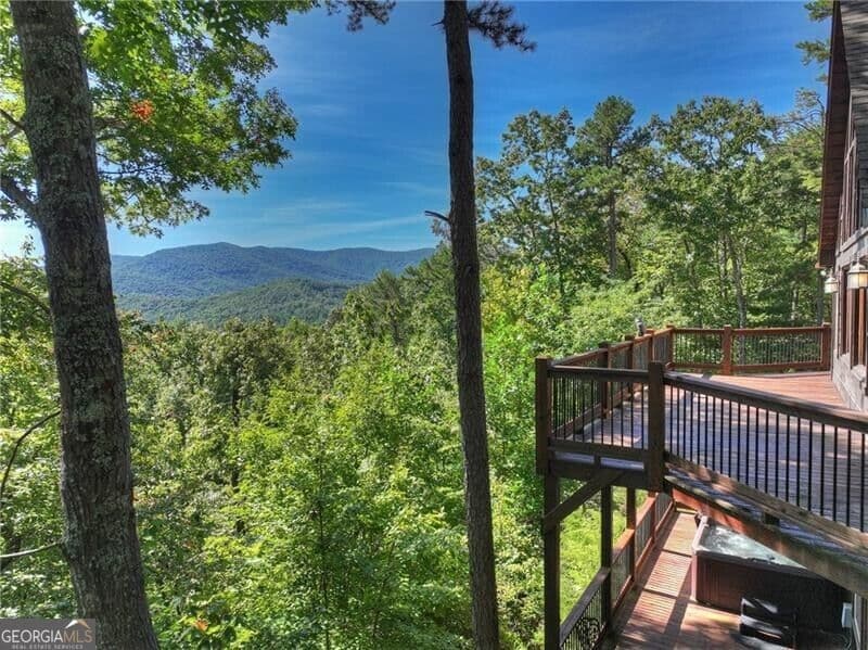 3 bedroom, 3 bathroom, 2,520 sq ft cabin,single family residence for sale at 300 Cloudland Trace, Epworth, GA 30541 — photo 5