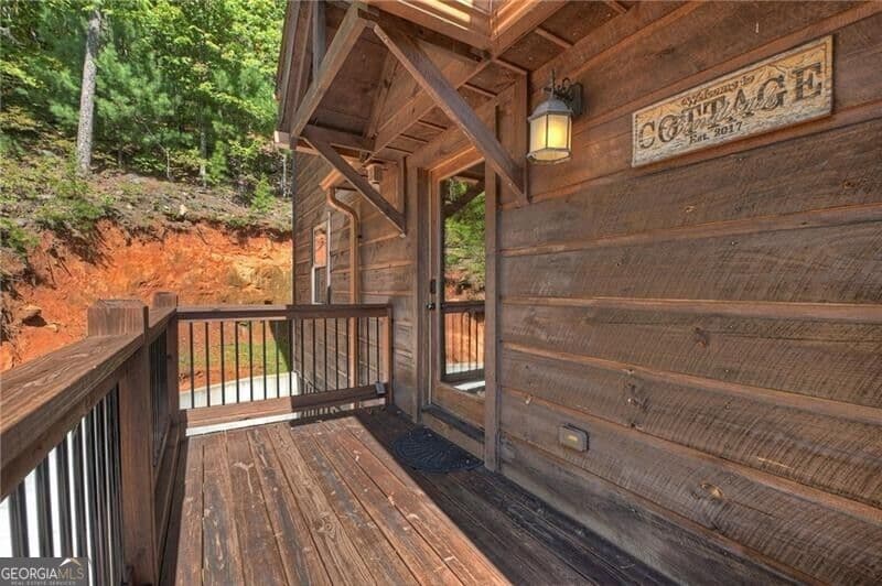 3 bedroom, 3 bathroom, 2,520 sq ft cabin,single family residence for sale at 300 Cloudland Trace, Epworth, GA 30541 — photo 8