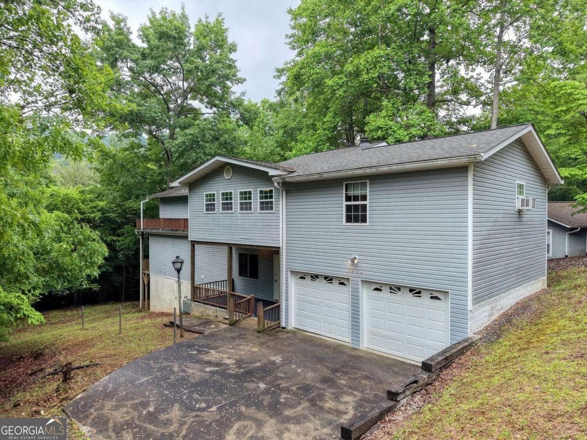 4 bedroom, 3.5 bathroom, 2,886 sq ft single family residence for sale at 1066 Ridge Road LOT 10, Hiawassee, GA 30546 — photo 2
