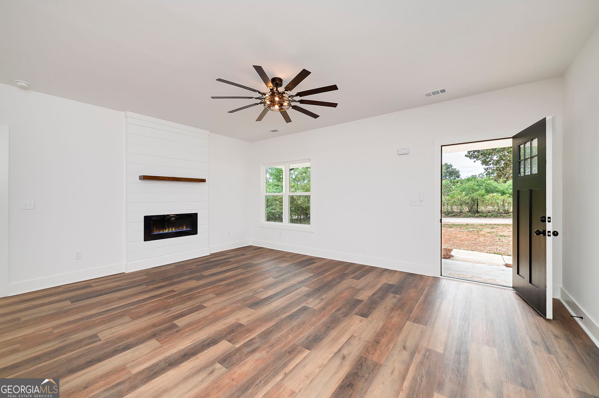 3 bedroom, 2 bathroom, 1,620 sq ft single family residence for sale at 1395 Edwards Road, Yatesville, GA 31097 — photo 9