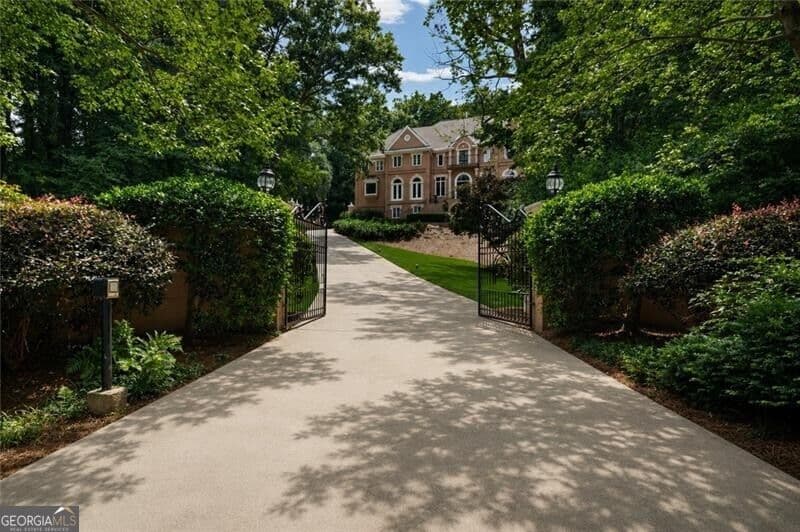 5 bedroom, 7 bathroom single family residence for sale at 135 Lameloise Lane, Atlanta, GA 30327 — photo 6
