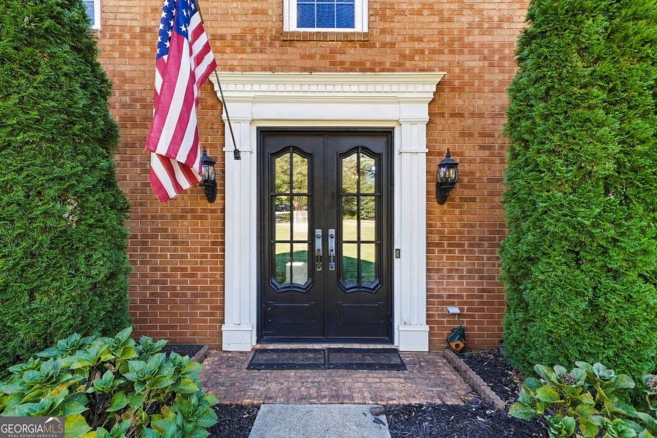5 bedroom, 2.5 bathroom, 2,560 sq ft single family residence for sale at 1812 N Chestnut Grove Drive, Marietta, GA 30066 — photo 2