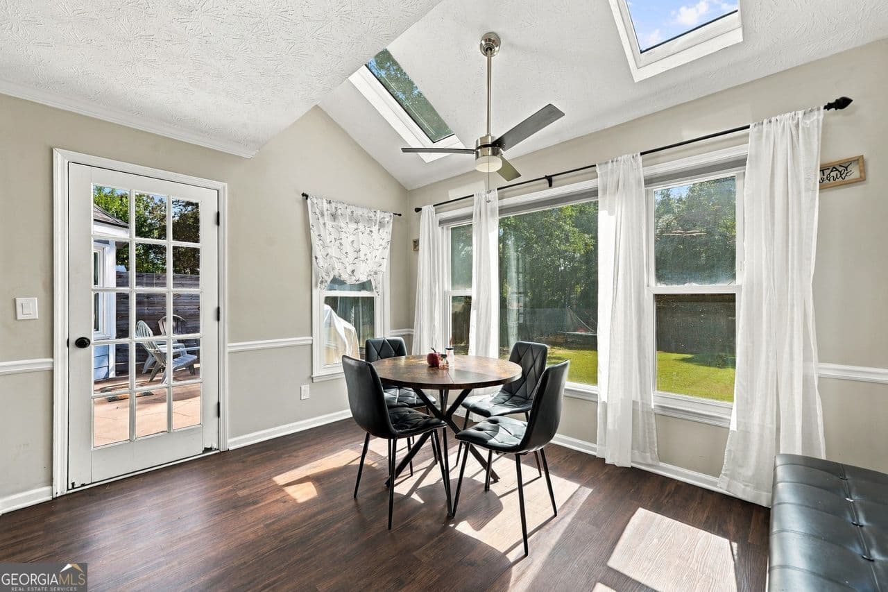 5 bedroom, 2.5 bathroom, 2,560 sq ft single family residence for sale at 1812 N Chestnut Grove Drive, Marietta, GA 30066 — photo 6