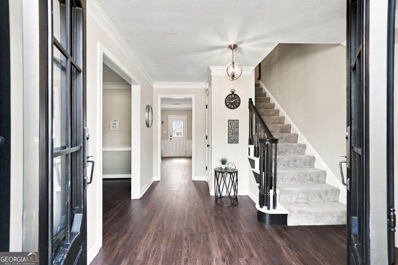 5 bedroom, 2.5 bathroom, 2,560 sq ft single family residence for sale at 1812 N Chestnut Grove Drive, Marietta, GA 30066 — photo 3