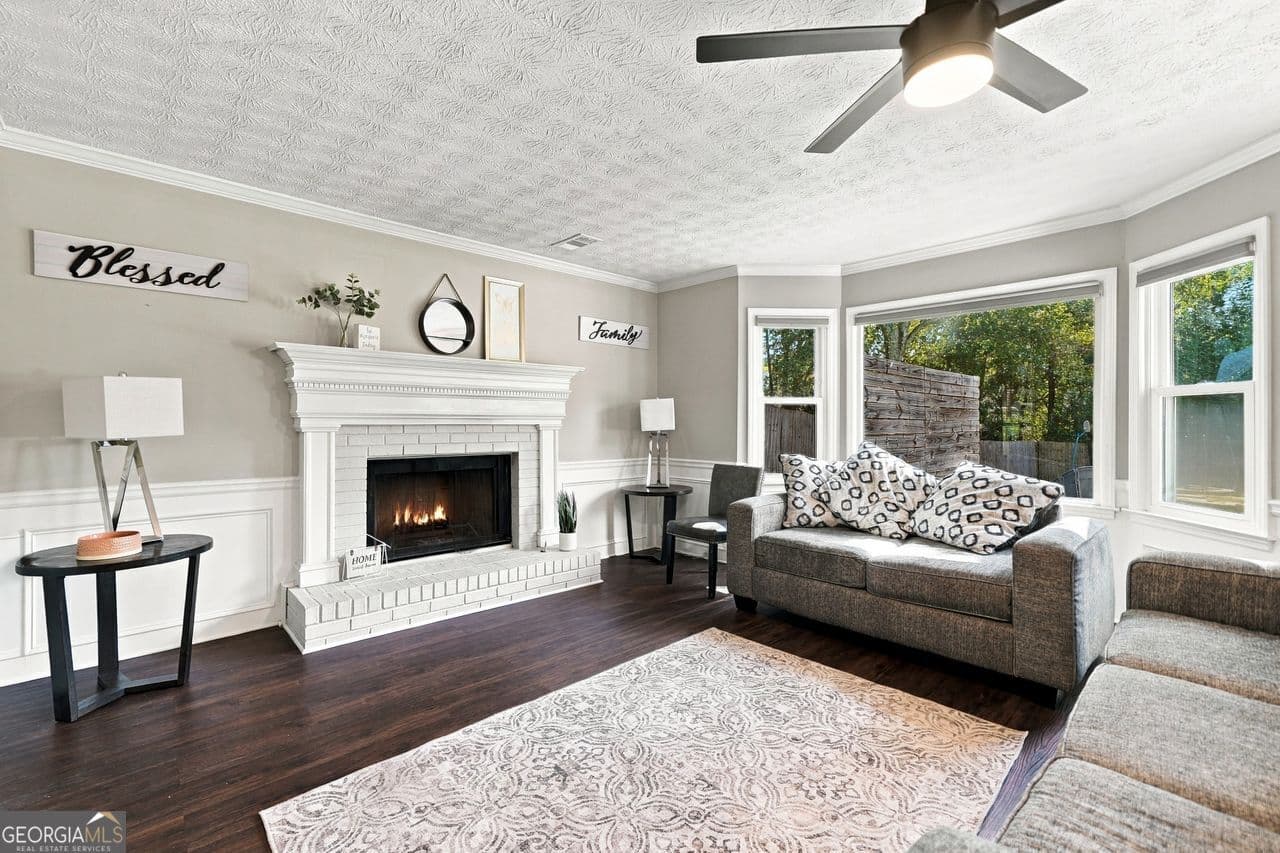 5 bedroom, 2.5 bathroom, 2,560 sq ft single family residence for sale at 1812 N Chestnut Grove Drive, Marietta, GA 30066 — photo 4
