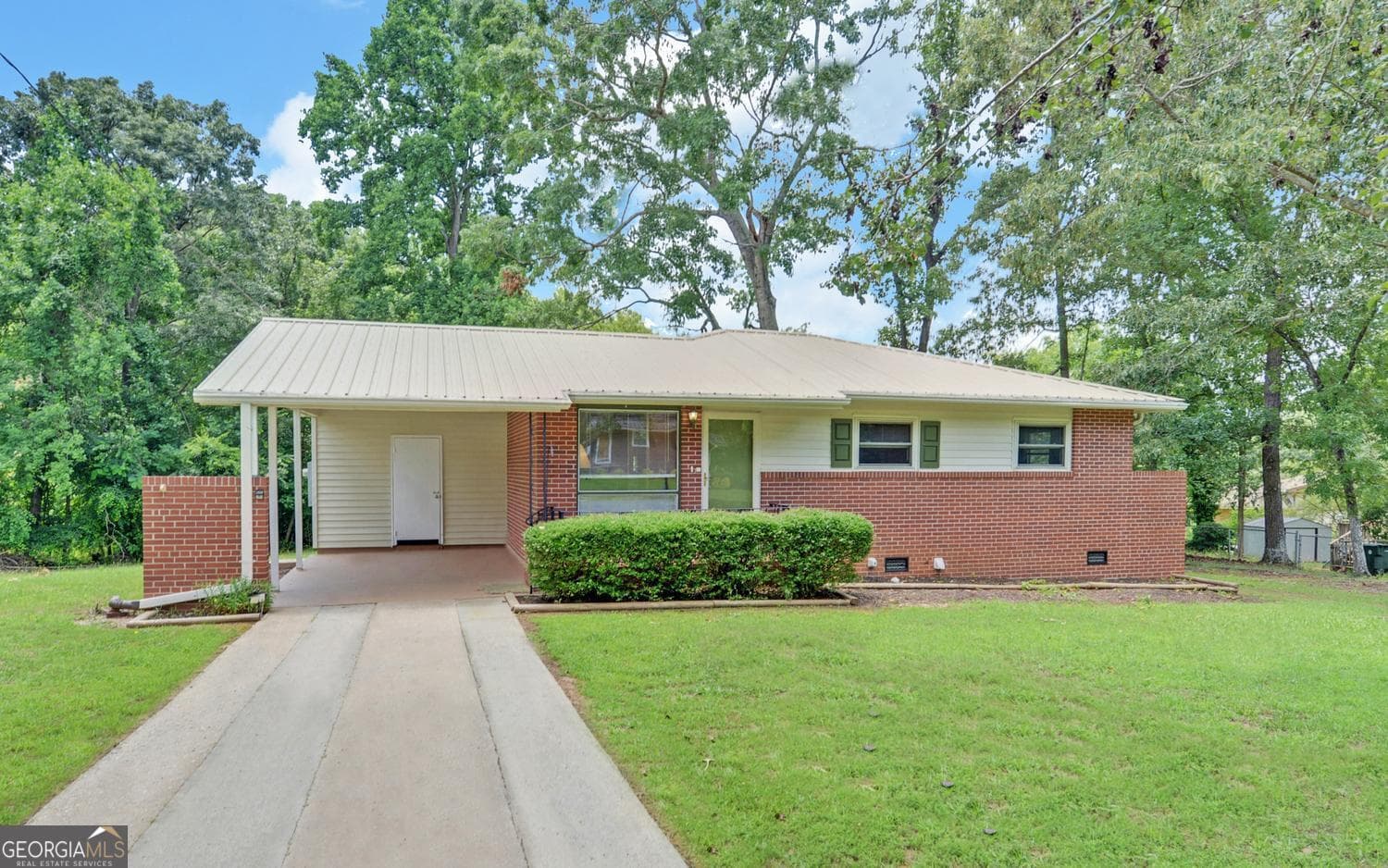 3 bedroom, 1.5 bathroom, 950 sq ft single family residence for sale at 60 Kelsey Drive, Hartwell, GA 30643 — photo 2