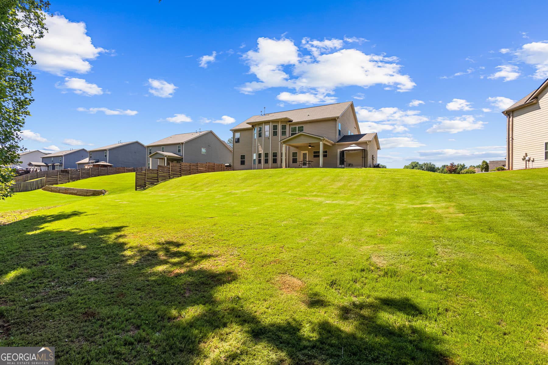 5 bedroom, 3 bathroom, 3,542 sq ft single family residence for sale at 384 Traditions Lane, Hampton, GA 30228 — photo 3