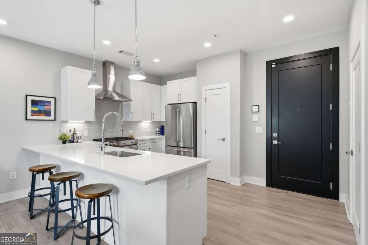 1 bedroom, 1 bathroom, 816 sq ft condominium for sale at 22 Airline Street 204, Atlanta, GA 30312 — photo 2