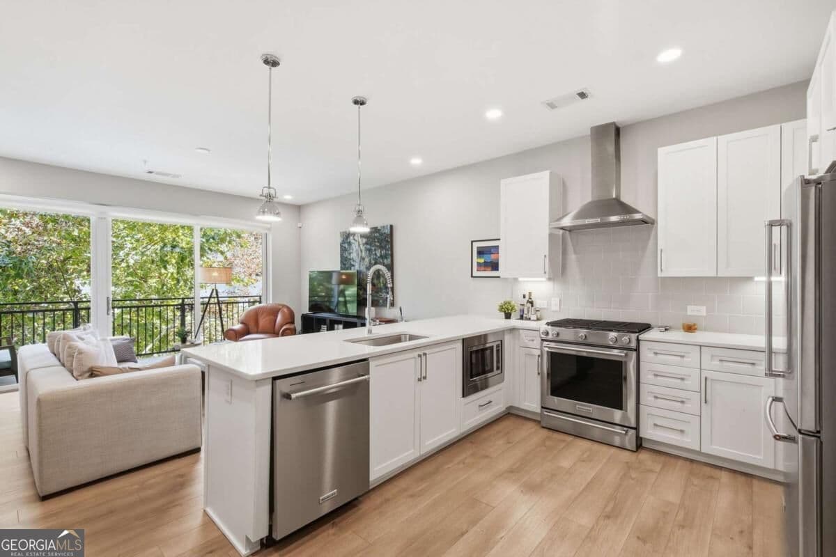 1 bedroom, 1 bathroom, 816 sq ft condominium for sale at 22 Airline Street 204, Atlanta, GA 30312 — photo 3