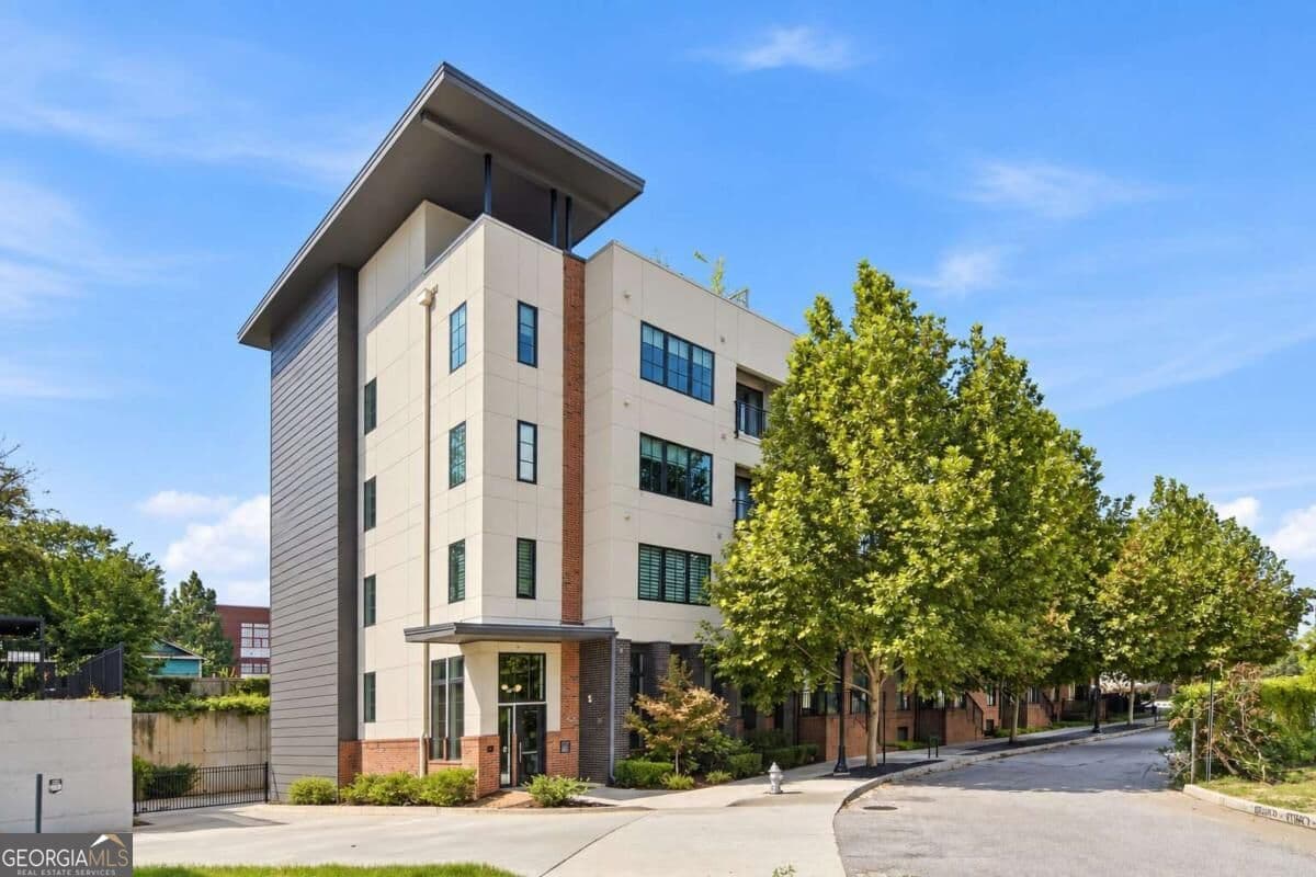 1 bedroom, 1 bathroom, 816 sq ft condominium for sale at 22 Airline Street 204, Atlanta, GA 30312 — photo 1 of 37