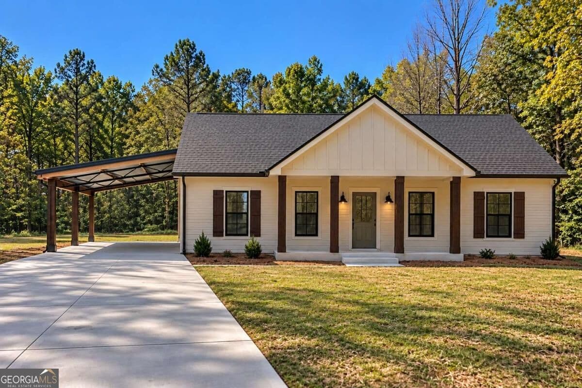 3 bedroom, 2 bathroom, 1,400 sq ft single family residence for sale at 145 Walraven Place, Dallas, GA 30132 — photo 1 of 18
