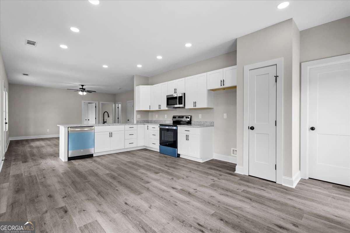 3 bedroom, 2 bathroom, 1,400 sq ft single family residence for sale at 145 Walraven Place, Dallas, GA 30132 — photo 5