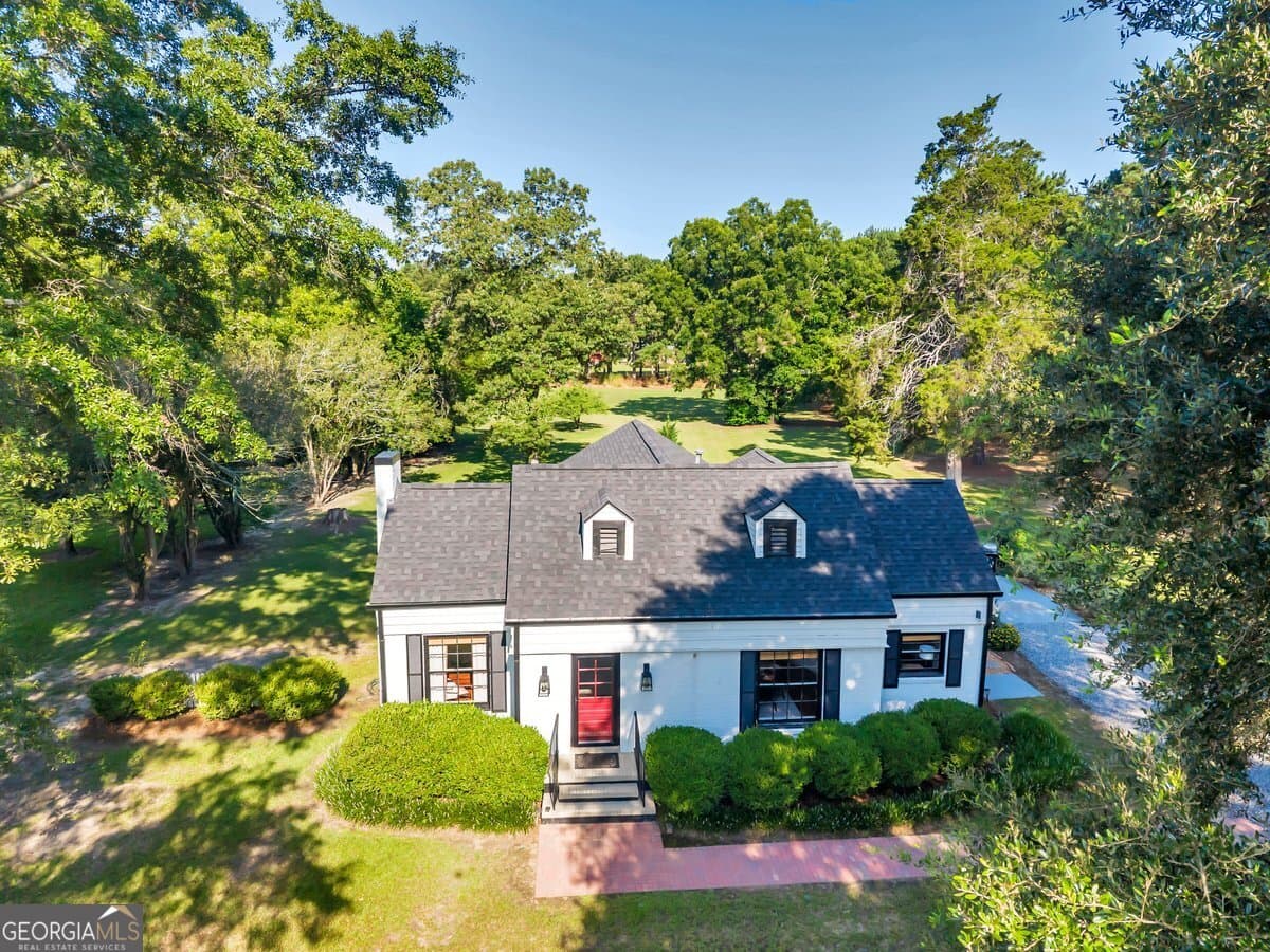 3 bedroom, 2 bathroom, 2,173 sq ft single family residence for sale at 613 N 3rd Street, Vienna, GA 31092 — photo 2