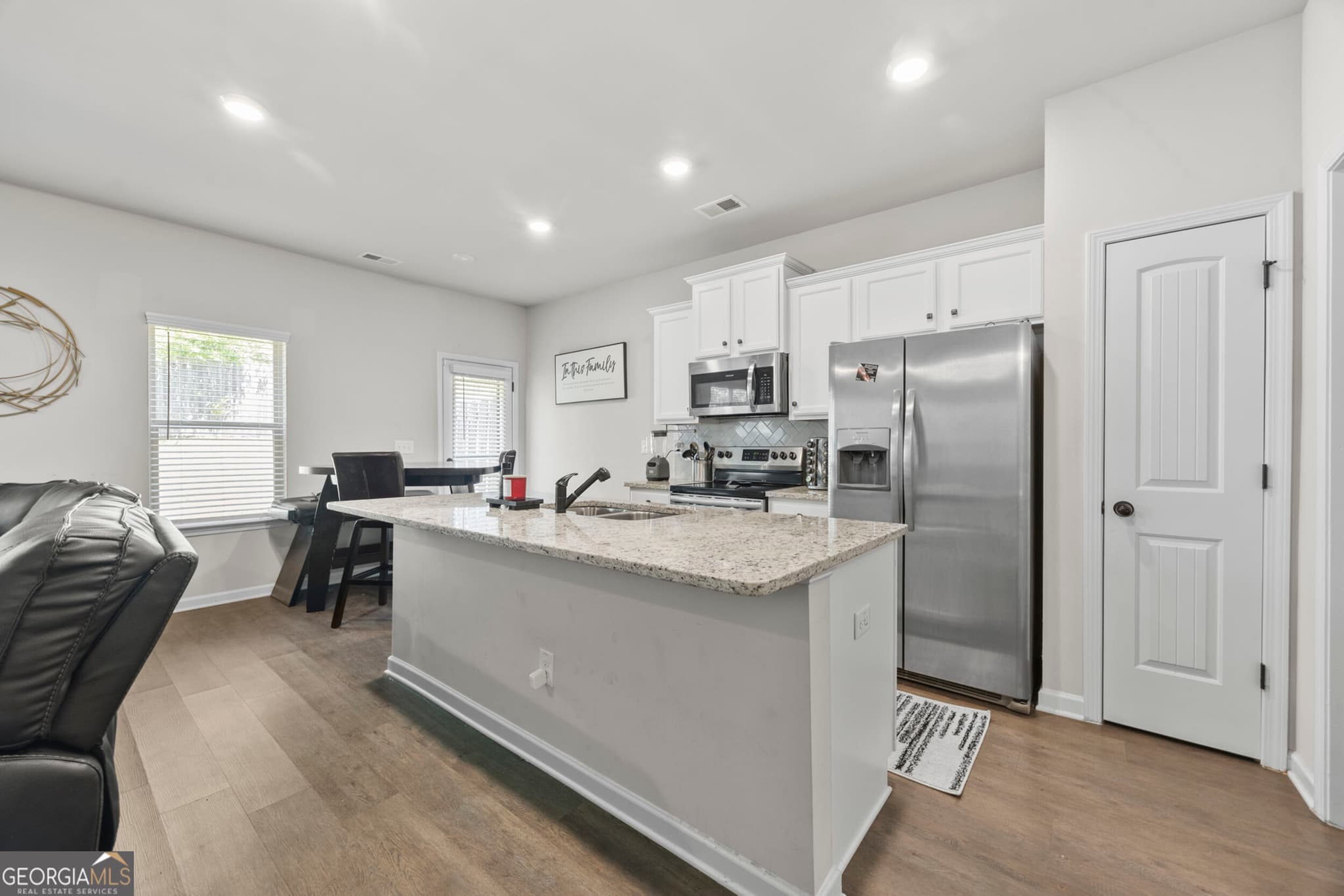 3 bedroom, 3 bathroom, 1,700 sq ft townhouse for sale at 1032 McConaughy Court, Mcdonough, GA 30253 — photo 6