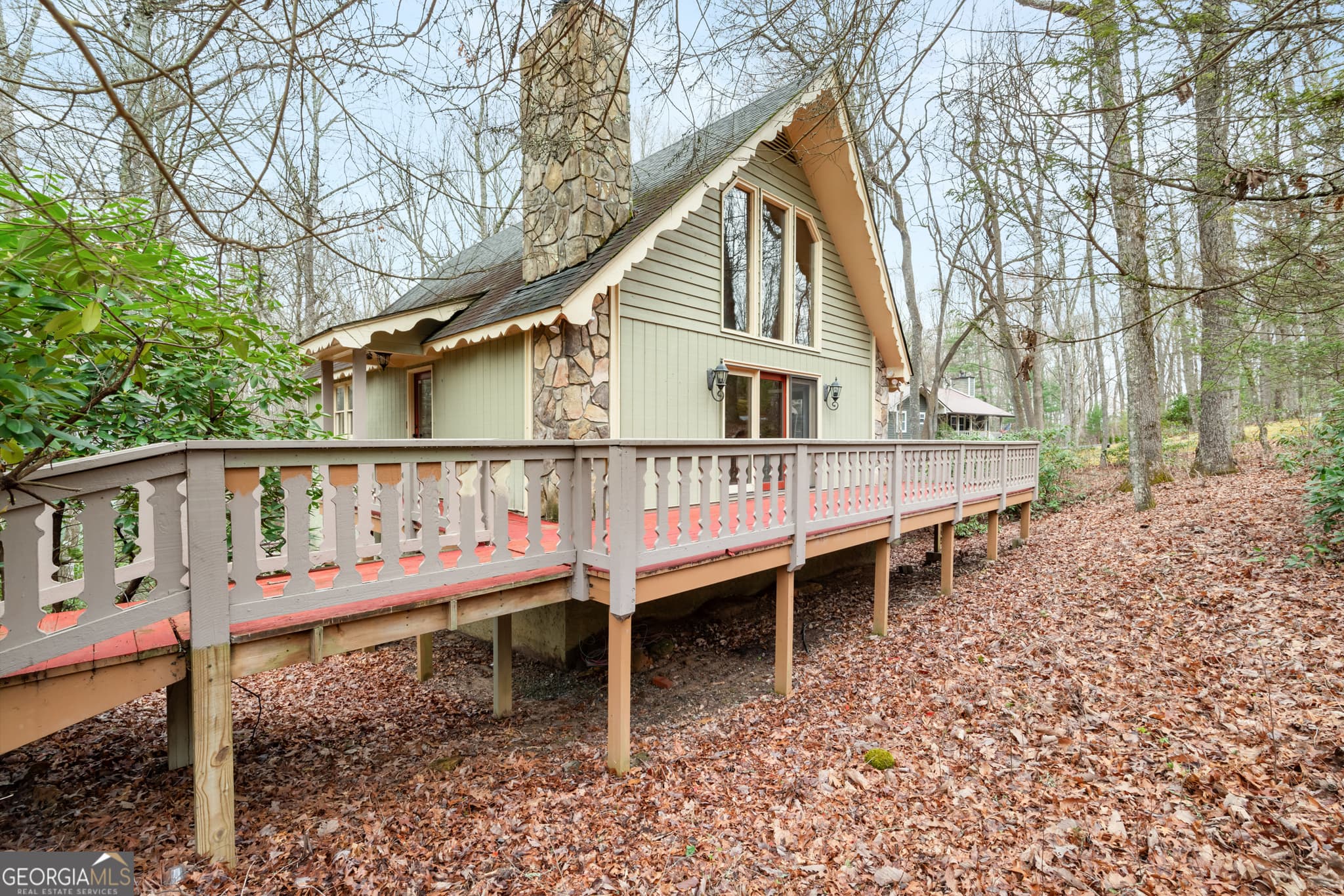 3 bedroom, 3 bathroom, 2,016 sq ft single family residence for sale at 374 W Sugarbush Drive, Sky Valley, GA 30537 — photo 2