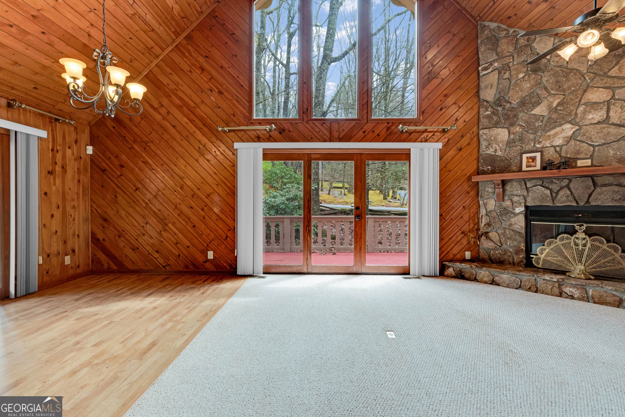 3 bedroom, 3 bathroom, 2,016 sq ft single family residence for sale at 374 W Sugarbush Drive, Sky Valley, GA 30537 — photo 6