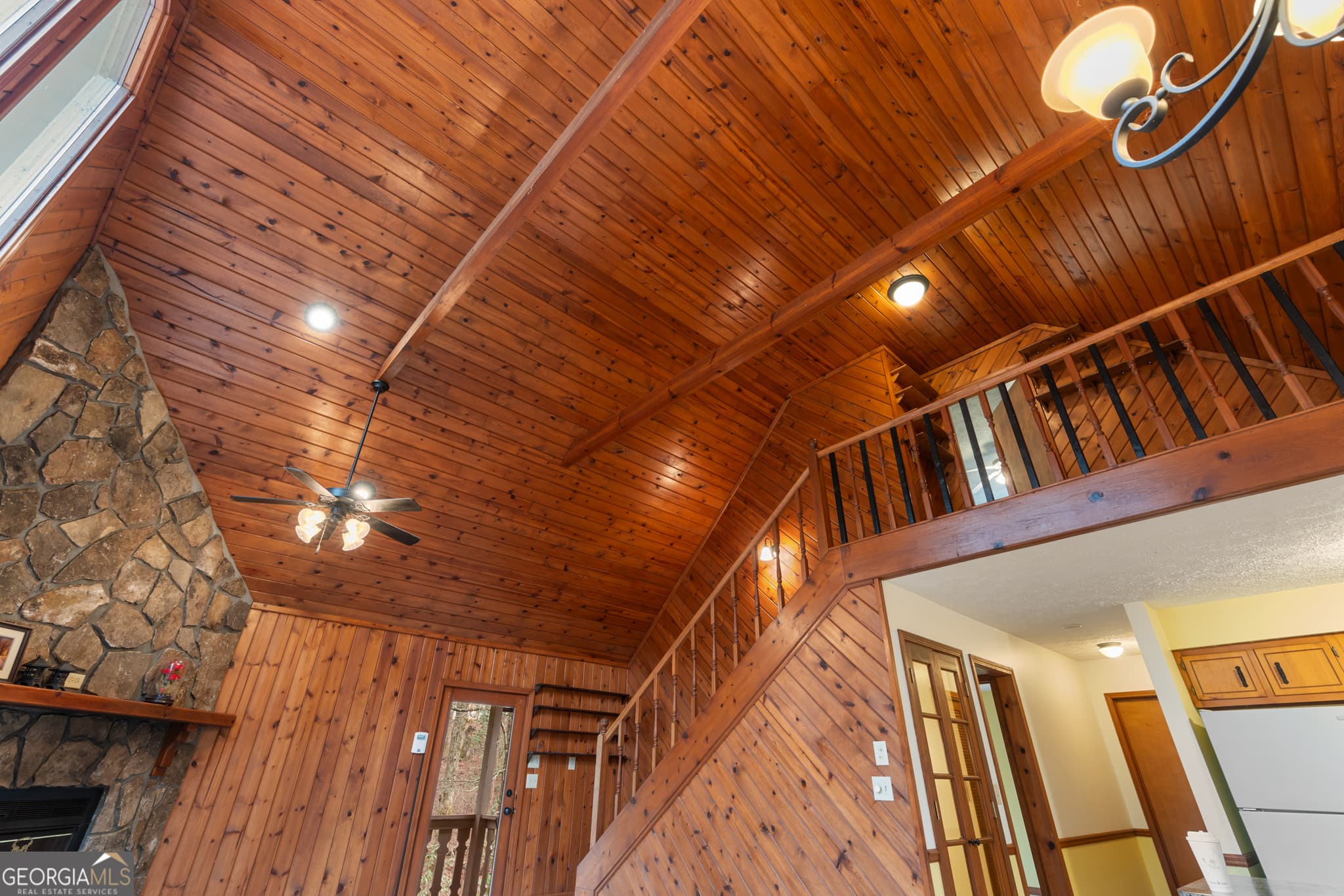 3 bedroom, 3 bathroom, 2,016 sq ft single family residence for sale at 374 W Sugarbush Drive, Sky Valley, GA 30537 — photo 9
