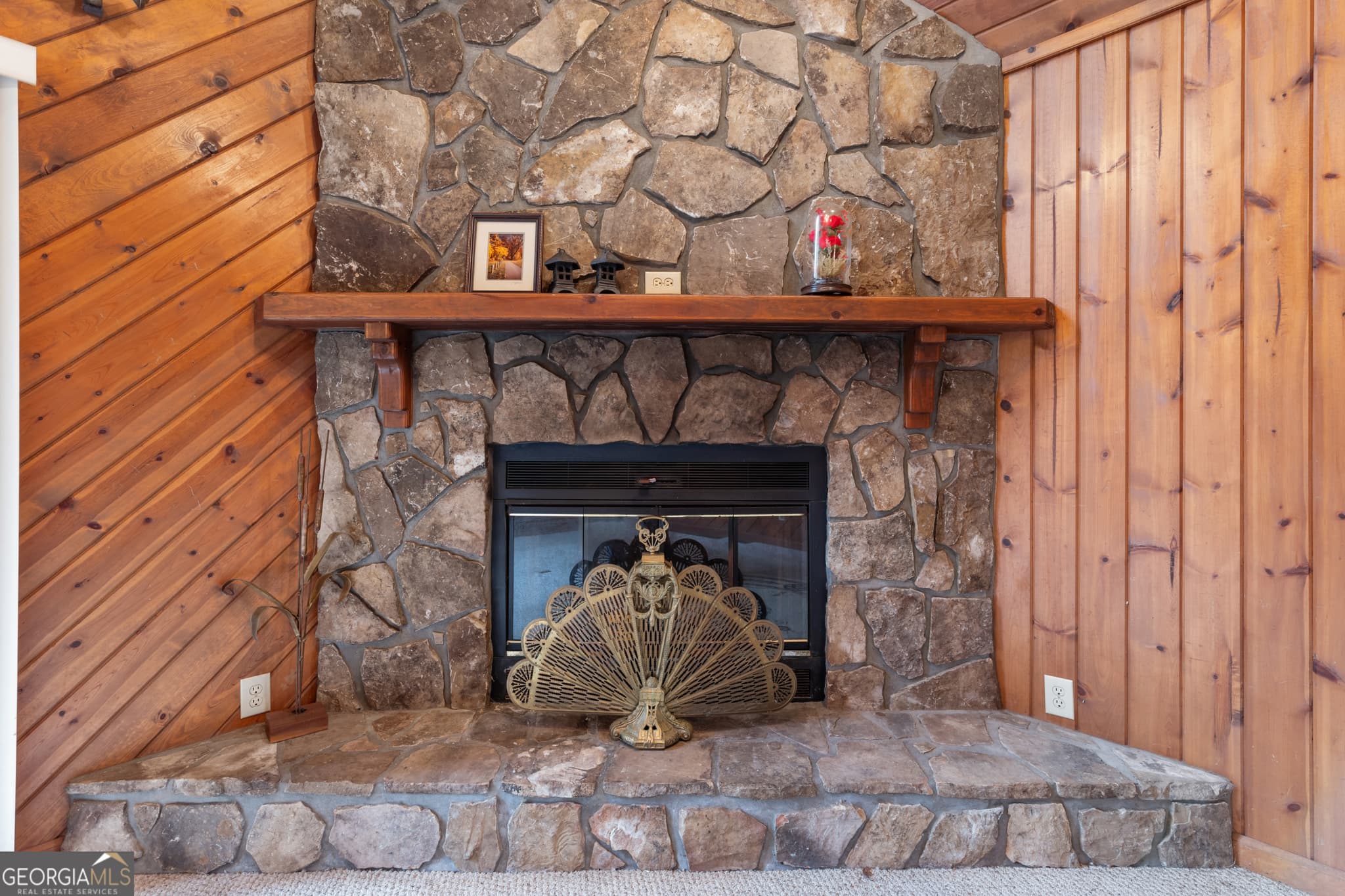 3 bedroom, 3 bathroom, 2,016 sq ft single family residence for sale at 374 W Sugarbush Drive, Sky Valley, GA 30537 — photo 8