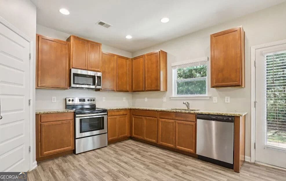 3 bedroom, 2.5 bathroom, 1,696 sq ft townhouse for rent at 3324 Estes Drive, South Fulton, GA 30349 for $2,300 a month — photo 6