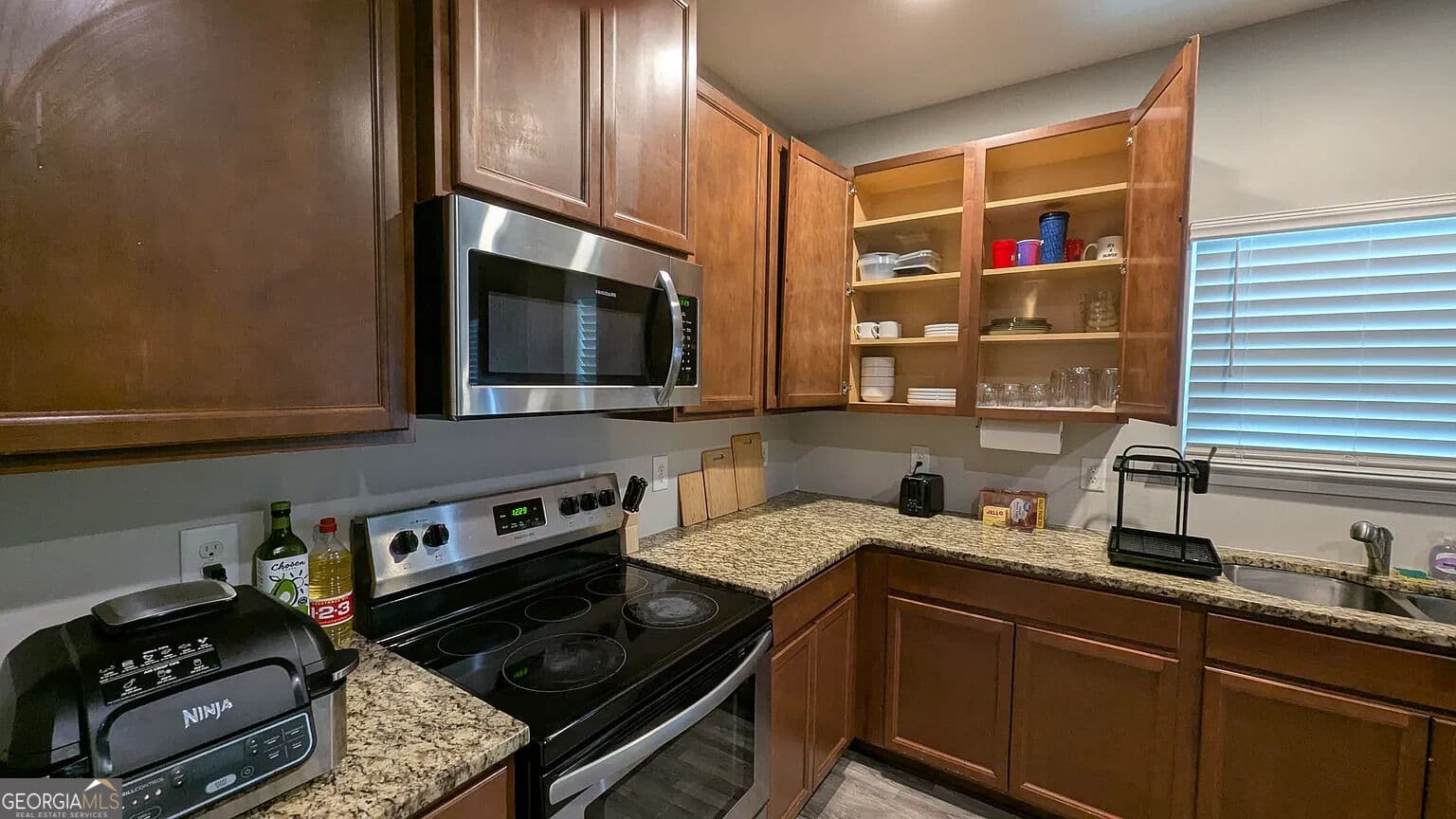 3 bedroom, 2.5 bathroom, 1,696 sq ft townhouse for rent at 3324 Estes Drive, South Fulton, GA 30349 for $2,300 a month — photo 8