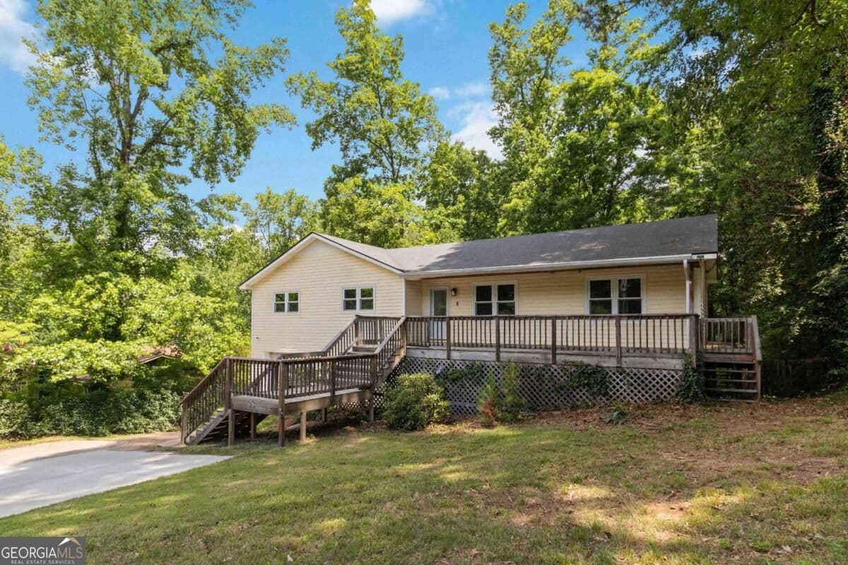 4 bedroom, 2 bathroom, 1,388 sq ft single family residence for sale at 606 Echo Lane, Woodstock, GA 30189