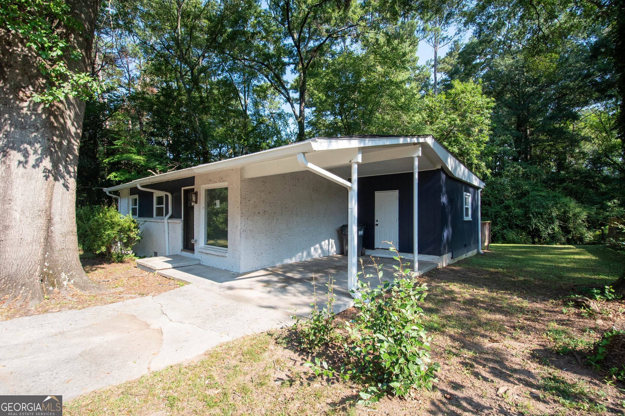 3 bedroom, 2 bathroom, 1,405 sq ft single family residence for sale at 108 Pine Circle, Jonesboro, GA 30236 — photo 2