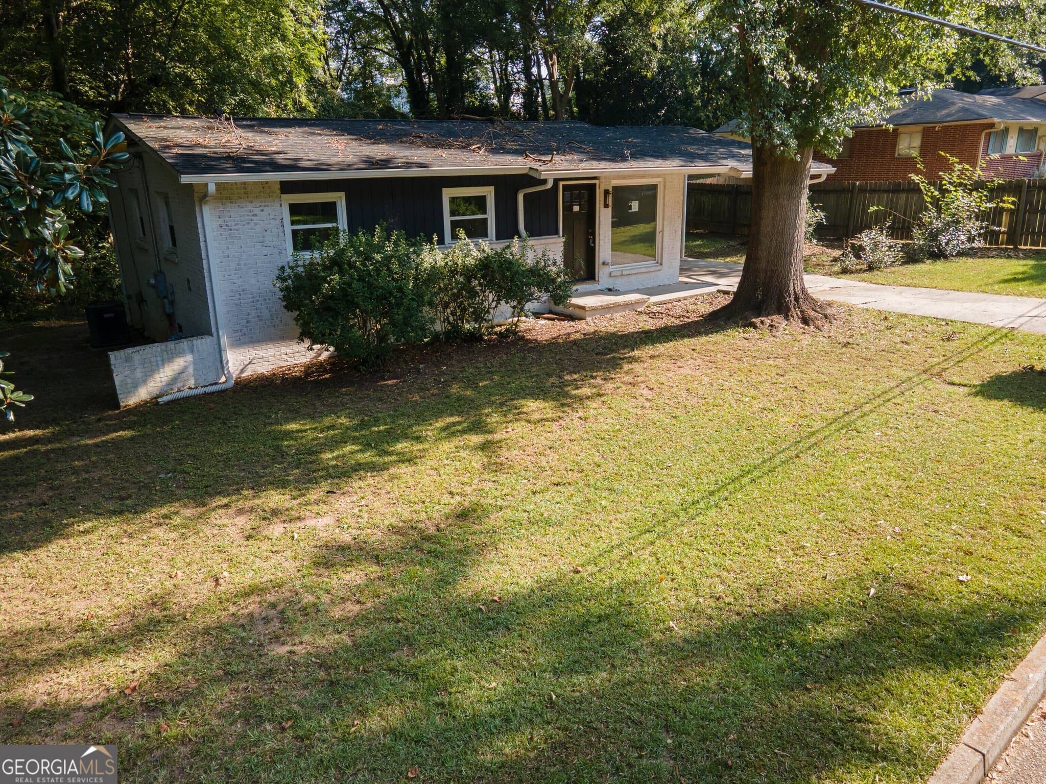 3 bedroom, 2 bathroom, 1,405 sq ft single family residence for sale at 108 Pine Circle, Jonesboro, GA 30236 — photo 3