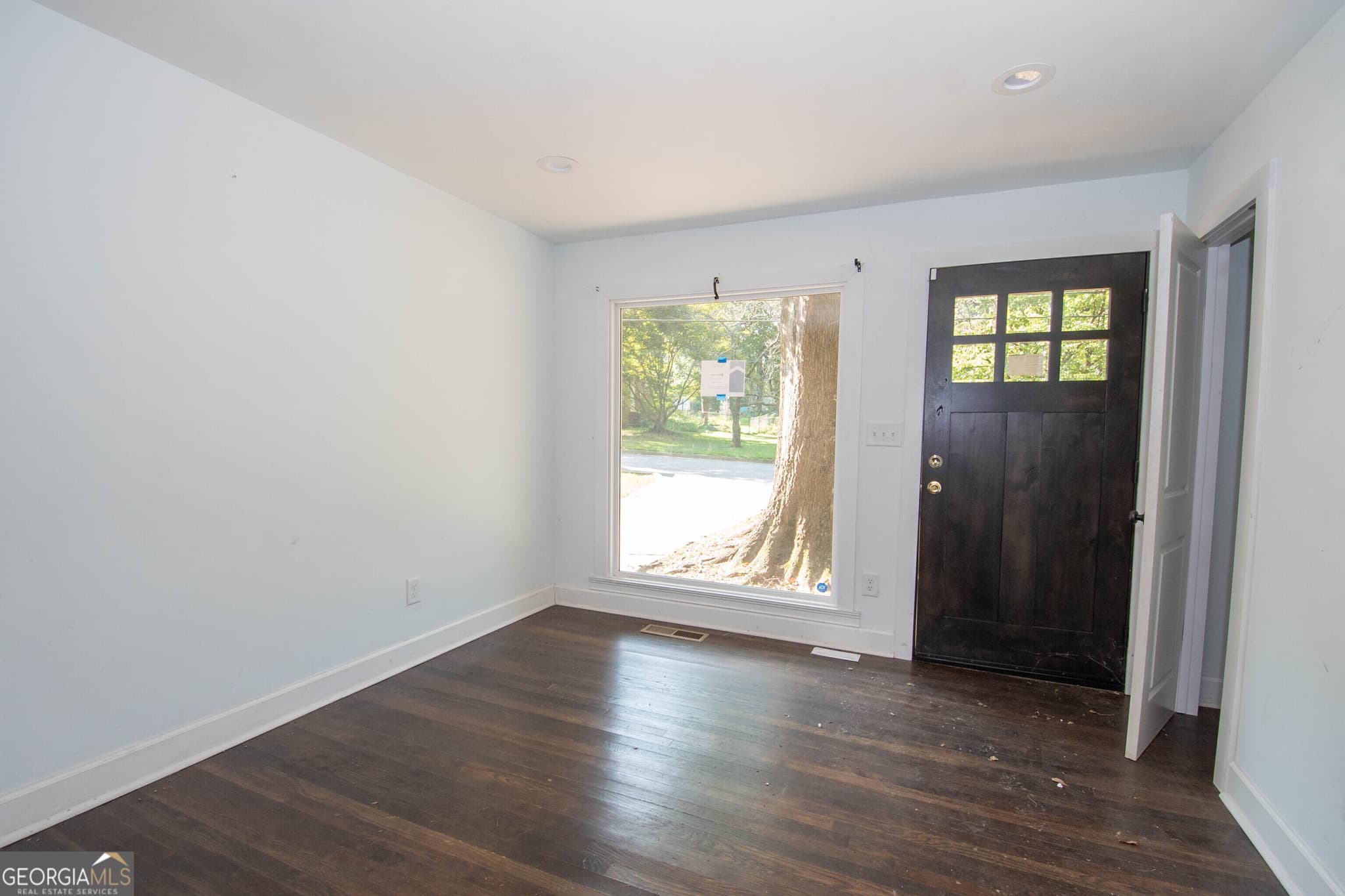 3 bedroom, 2 bathroom, 1,405 sq ft single family residence for sale at 108 Pine Circle, Jonesboro, GA 30236 — photo 4