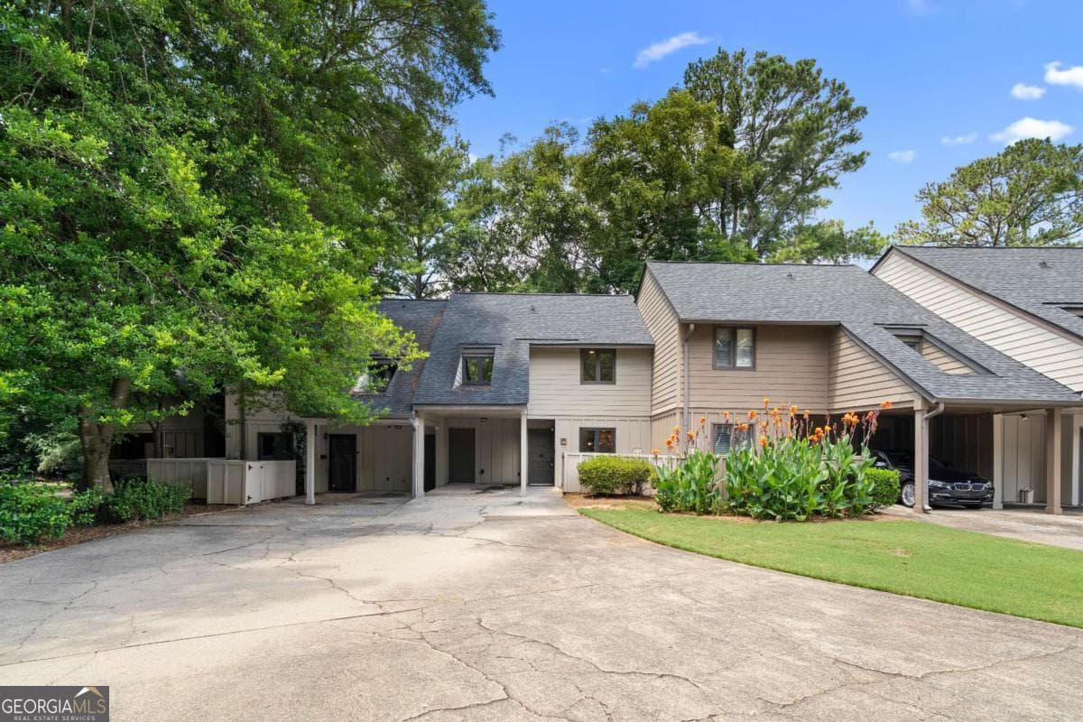 3 bedroom, 2.5 bathroom, 1,516 sq ft condominium for sale at 922 Cedar Creek, Marietta, GA 30067 — photo 2