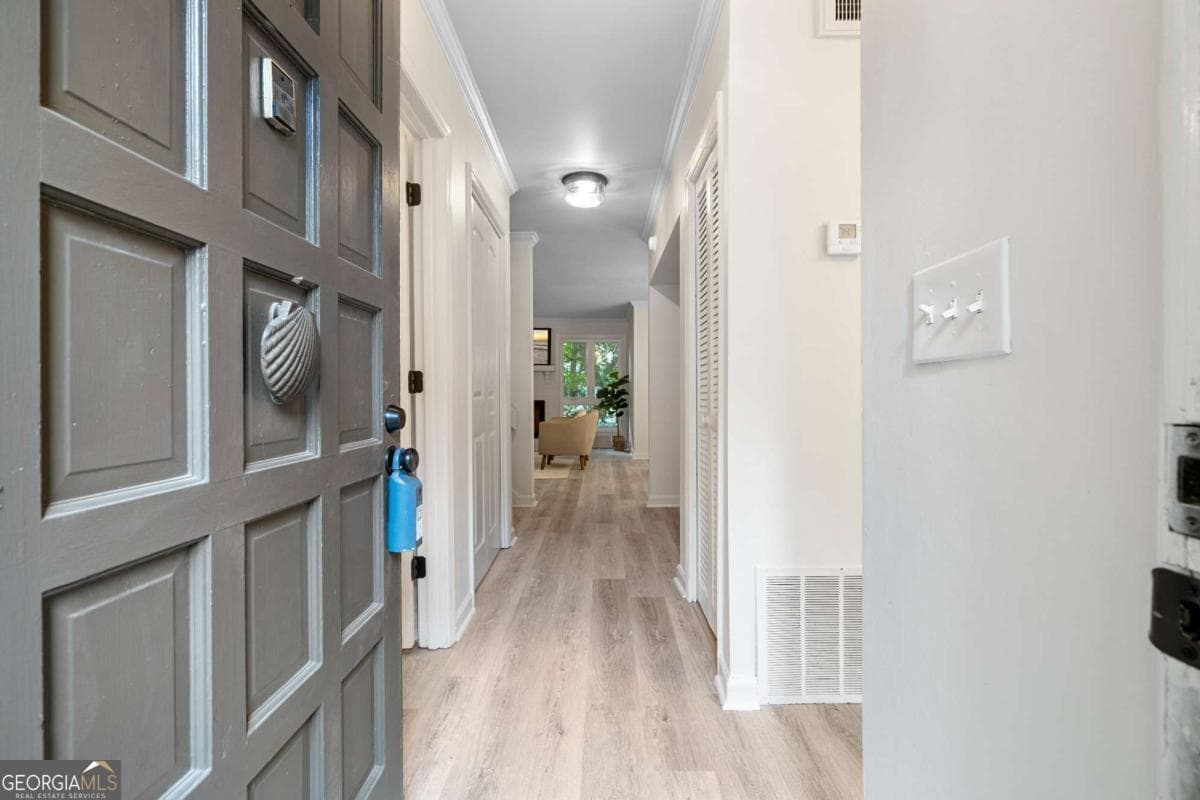 3 bedroom, 2.5 bathroom, 1,516 sq ft condominium for sale at 922 Cedar Creek, Marietta, GA 30067 — photo 3