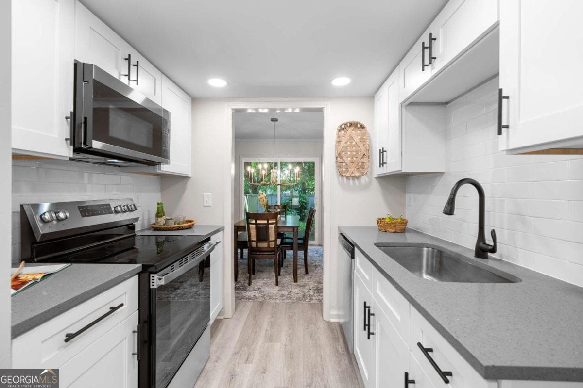 3 bedroom, 2.5 bathroom, 1,516 sq ft condominium for sale at 922 Cedar Creek, Marietta, GA 30067 — photo 8