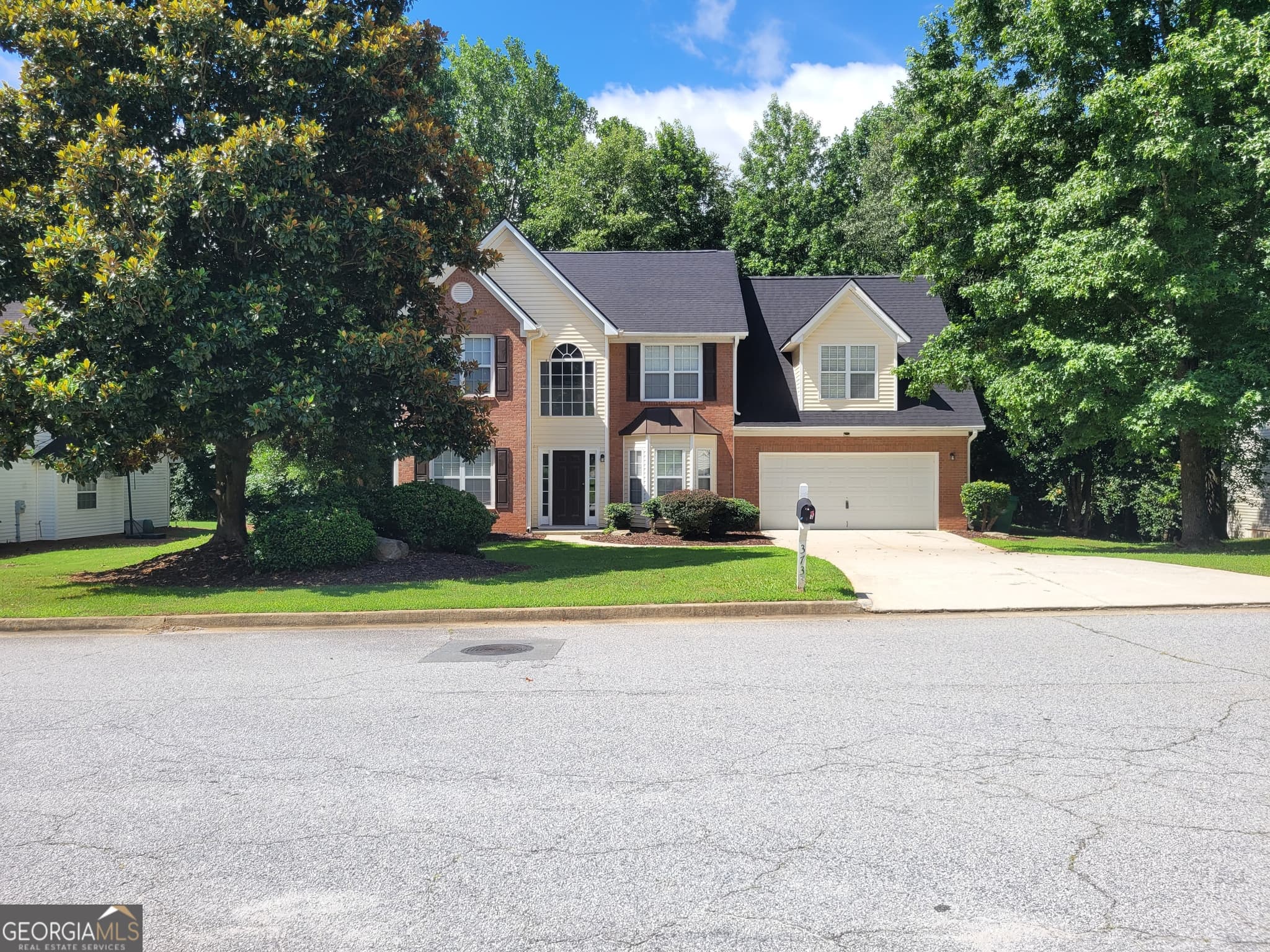 4 bedroom, 2.5 bathroom, 2,307 sq ft single family residence for sale at 3731 Rainover Drive, Decatur, GA 30034 — photo 2