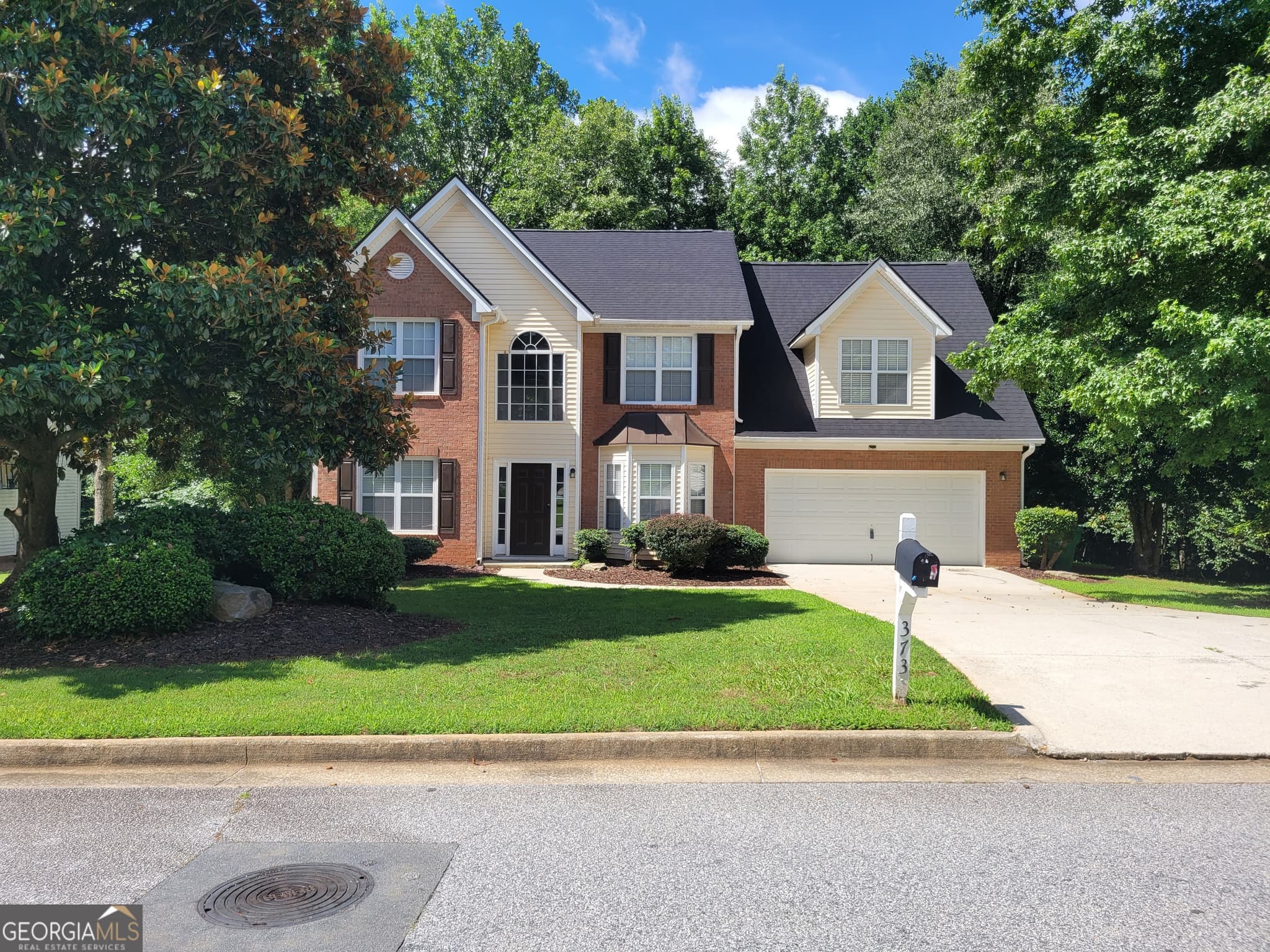 4 bedroom, 2.5 bathroom, 2,307 sq ft single family residence for sale at 3731 Rainover Drive, Decatur, GA 30034 — photo 4