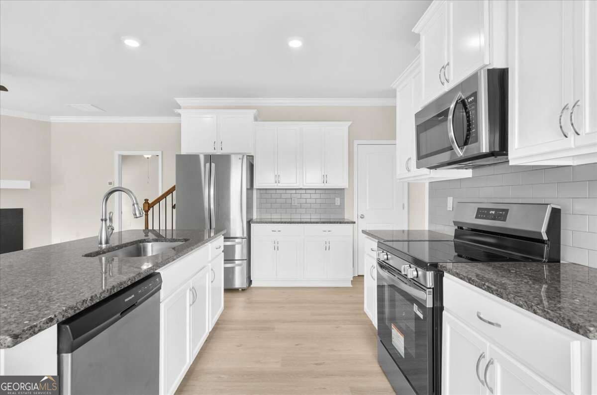 4 bedroom, 2.5 bathroom, 2,500 sq ft single family residence for sale at 4462 Highland Gate Parkway, Gainesville, GA 30506 — photo 8