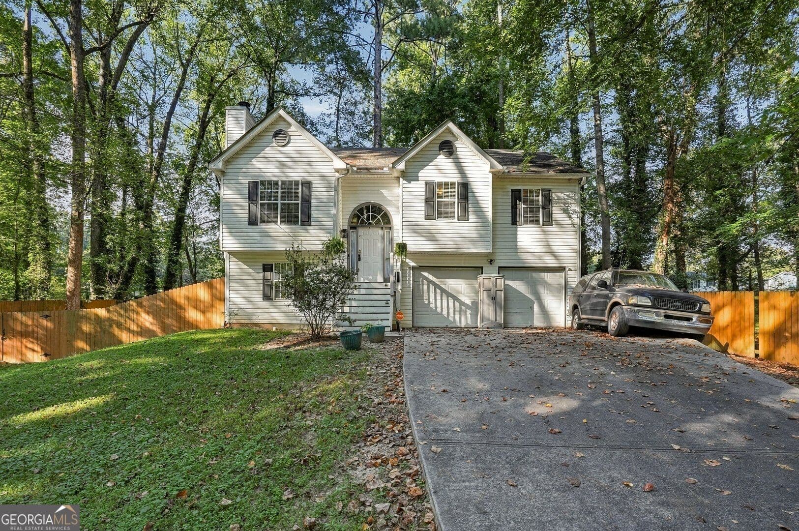 3 bedroom, 2 bathroom, 1,822 sq ft single family residence for sale at 1568 Pine Circle, Austell, GA 30168 — photo 1 of 31