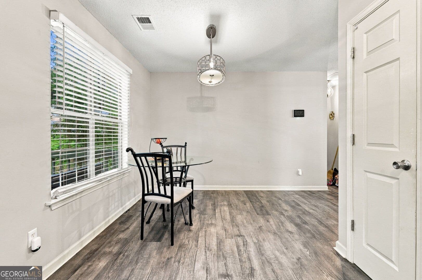 3 bedroom, 2 bathroom, 1,822 sq ft single family residence for sale at 1568 Pine Circle, Austell, GA 30168 — photo 9