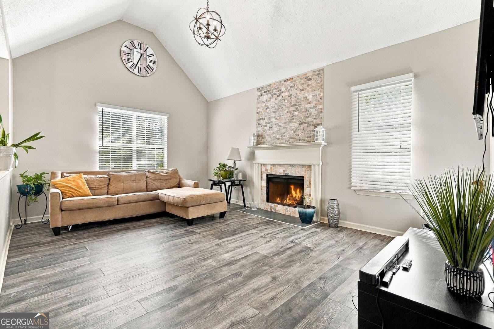 3 bedroom, 2 bathroom, 1,822 sq ft single family residence for sale at 1568 Pine Circle, Austell, GA 30168 — photo 4
