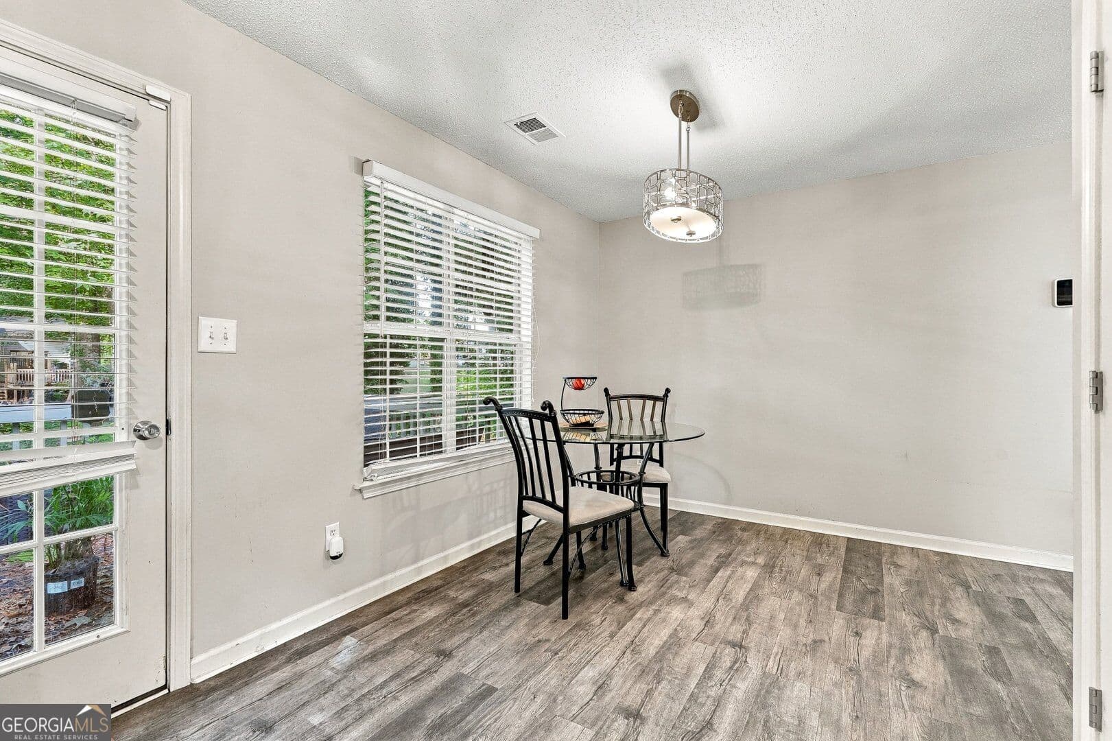 3 bedroom, 2 bathroom, 1,822 sq ft single family residence for sale at 1568 Pine Circle, Austell, GA 30168 — photo 8
