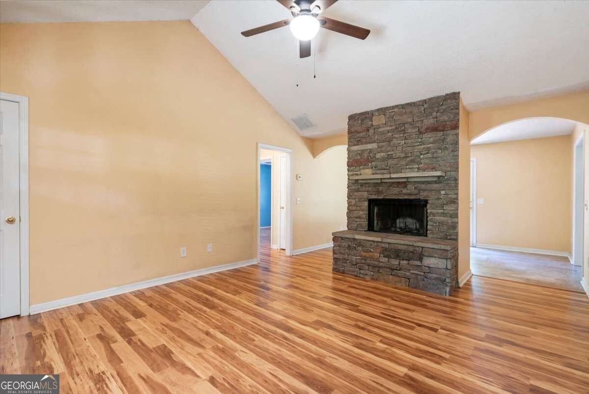 3 bedroom, 2 bathroom, 1,469 sq ft single family residence for sale at 417 Beacon Drive, Maysville, GA 30558 — photo 3