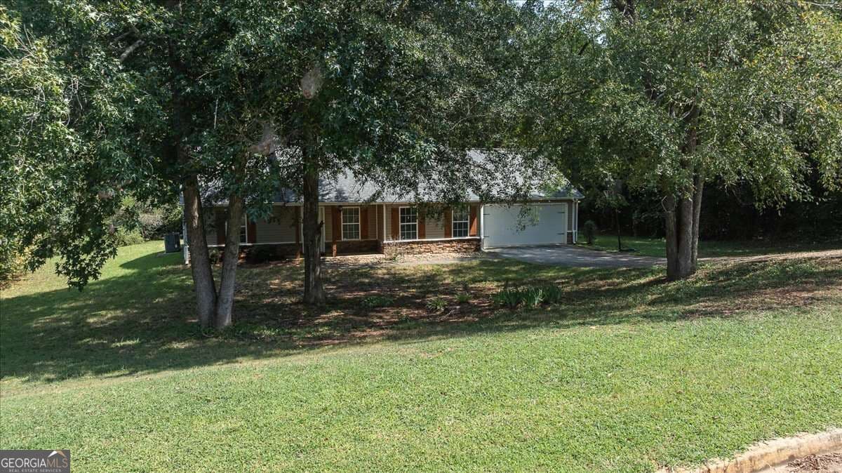 3 bedroom, 2 bathroom, 1,469 sq ft single family residence for sale at 417 Beacon Drive, Maysville, GA 30558