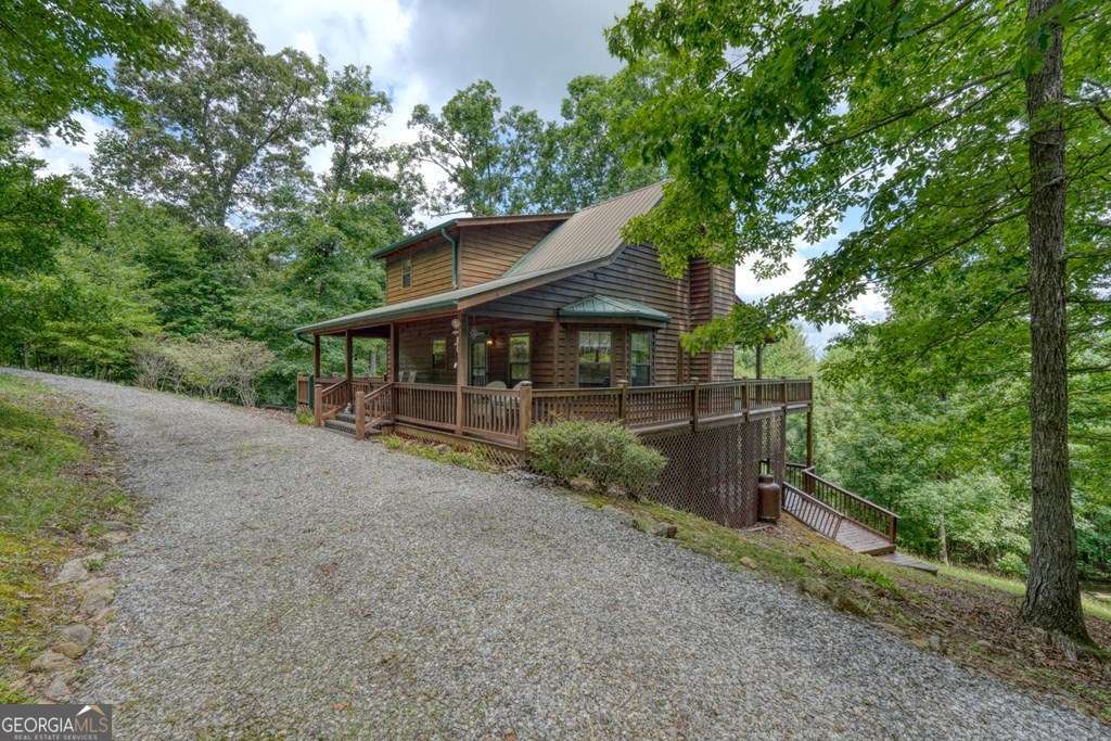 3 bedroom, 3 bathroom, 1,884 sq ft cabin,single family residence under contract at 96 Taylors Court, Blairsville, GA 30512 — photo 3