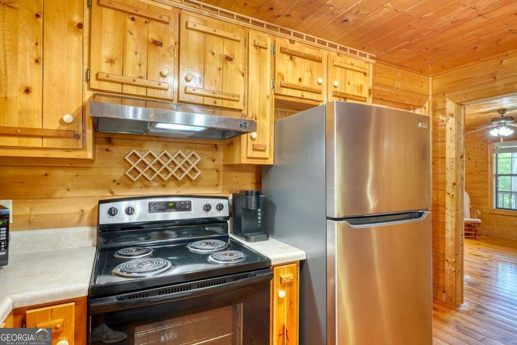 3 bedroom, 3 bathroom, 1,884 sq ft cabin,single family residence under contract at 96 Taylors Court, Blairsville, GA 30512 — photo 10