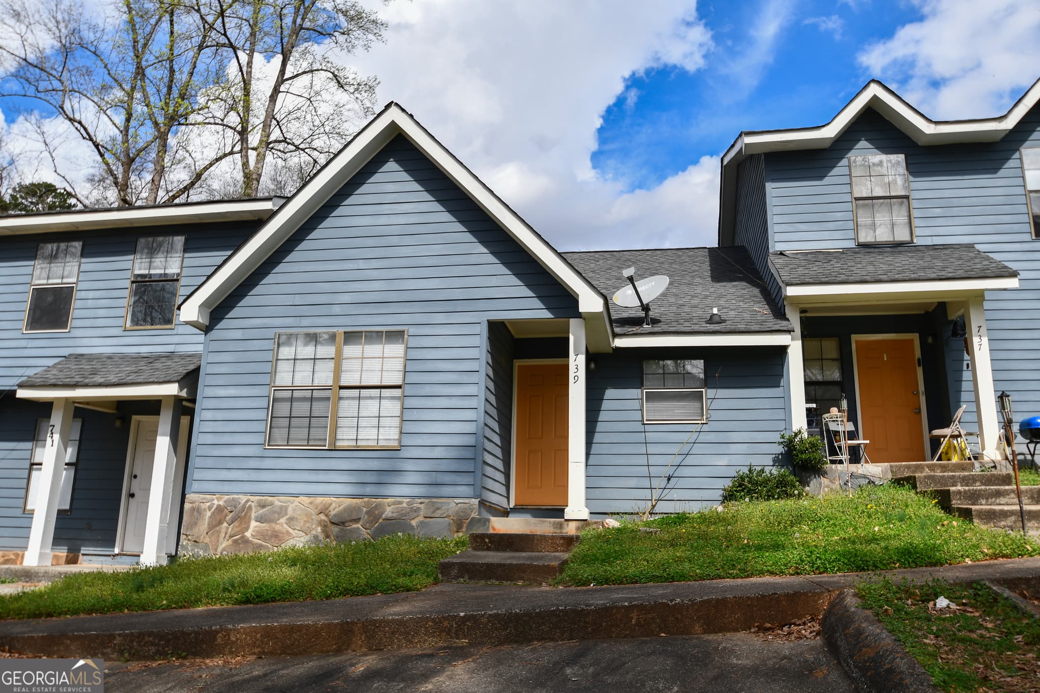 2 bedroom, 1 bathroom townhouse for rent at 735 Oak Drive, Hapeville, GA 30354 for $1,550 a month — photo 1 of 29