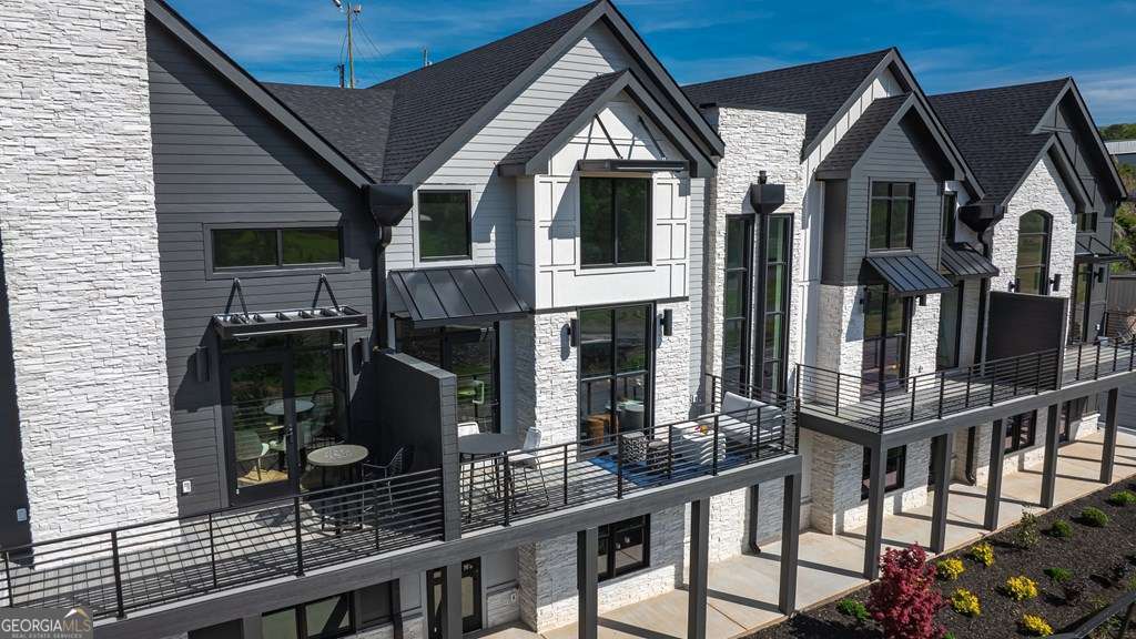 4 bedroom, 3 bathroom loft,condominium for sale at 1281 #2 E Main Street, Blue Ridge, GA 30513 — photo 2