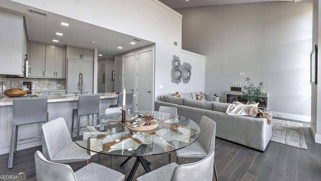 4 bedroom, 3 bathroom loft,condominium for sale at 1281 #2 E Main Street, Blue Ridge, GA 30513 — photo 3